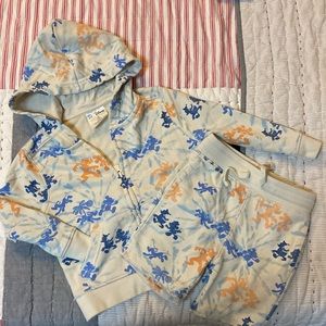 Gap Kids jogging shorts and hoodie jacket set.